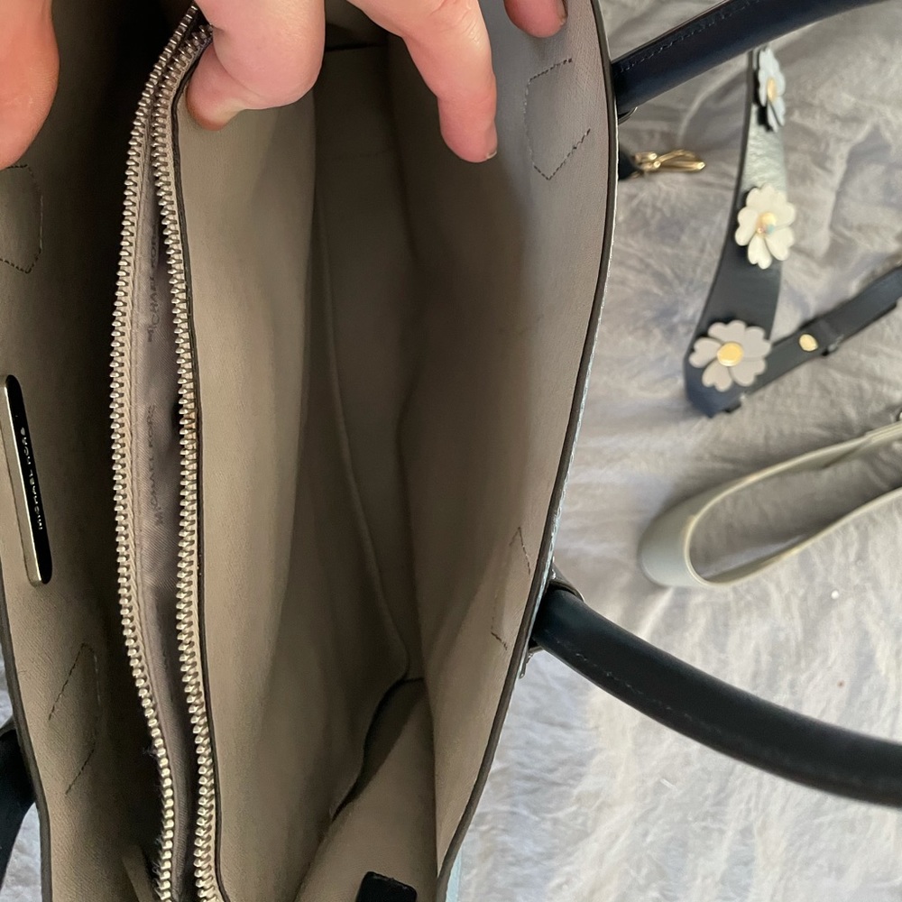 Michael Kors bags - Picture 3 of 4